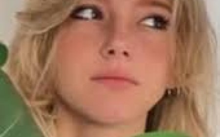 Zooemoore: A Rising Star in the Digital Creator Space