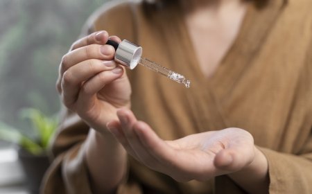 Phenoxyethanol in Clean Beauty: Compatible or Controversial?