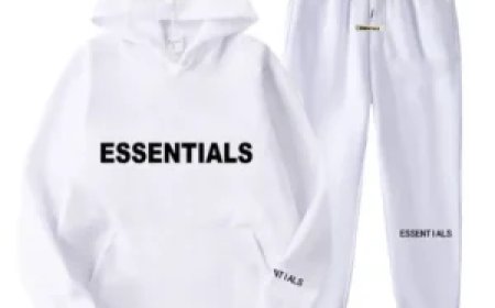 The Essentials Hoodie: A Staple in Contemporary Streetwear Fashion
