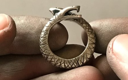 How Do Men’s Star and Snake Rings Enhance Your Style?